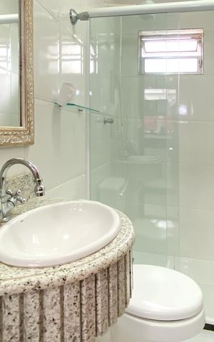 Casa à venda com 420m², 5 quartos e 4 vagas Casa à venda com 420m², 5 quartos e 4 vagasBanheiro de serviço