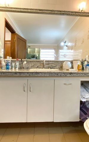 Casa à venda com 420m², 5 quartos e 4 vagas Casa à venda com 420m², 5 quartos e 4 vagasBanheiro da Suíte 2