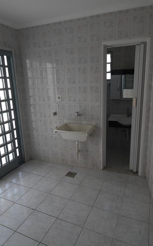 Casa para alugar com 165m², 3 quartos e 2 vagasÁrea de Serviço - Edícula