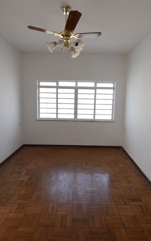 Casa para alugar com 165m², 3 quartos e 2 vagasSala