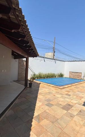 Casa para alugar com 200m², 4 quartos e 3 vagas Casa para alugar com 200m², 4 quartos e 3 vagasPiscina