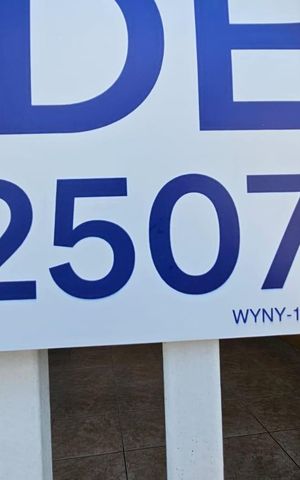 Casa à venda com 211m², 3 quartos e 2 vagas Casa à venda com 211m², 3 quartos e 2 vagasFachada - plaquinha