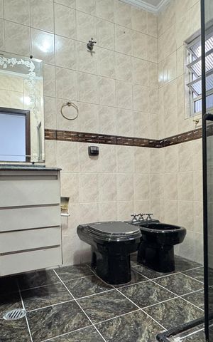 Casa à venda com 180m², 4 quartos e 1 vaga Casa à venda com 180m², 4 quartos e 1 vagaBanheiro Social