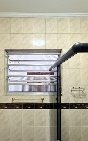 Casa à venda com 180m², 4 quartos e 1 vaga Casa à venda com 180m², 4 quartos e 1 vagaBanheiro Social