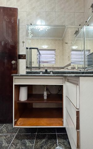 Casa à venda com 180m², 4 quartos e 1 vaga Casa à venda com 180m², 4 quartos e 1 vagaBanheiro Social