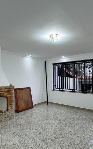 Casa à venda com 180m², 4 quartos e 1 vaga Casa à venda com 180m², 4 quartos e 1 vagaSala