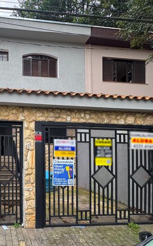 Casa à venda com 180m², 4 quartos e 1 vaga Casa à venda com 180m², 4 quartos e 1 vagaFachada