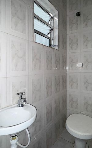 Casa à venda com 180m², 4 quartos e 1 vaga Casa à venda com 180m², 4 quartos e 1 vagaBanheiro da Suíte - Edícula