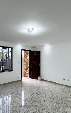 Casa à venda com 180m², 4 quartos e 1 vaga Casa à venda com 180m², 4 quartos e 1 vagaSala