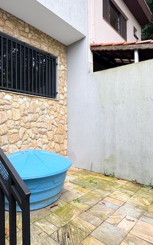 Casa à venda com 180m², 4 quartos e 1 vaga Casa à venda com 180m², 4 quartos e 1 vagaGaragem