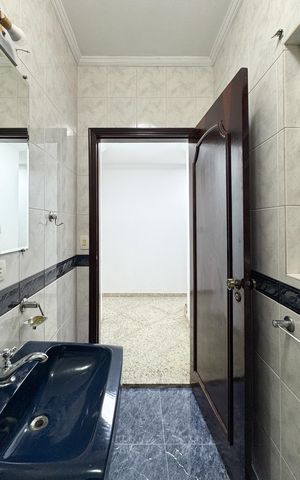 Casa à venda com 180m², 4 quartos e 1 vaga Casa à venda com 180m², 4 quartos e 1 vagaLavabo