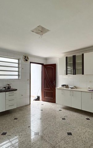 Casa à venda com 180m², 4 quartos e 1 vaga Casa à venda com 180m², 4 quartos e 1 vagaCozinha