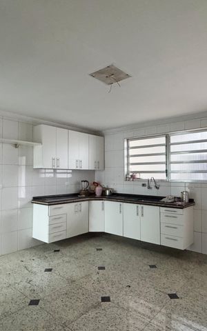 Casa à venda com 180m², 4 quartos e 1 vaga Casa à venda com 180m², 4 quartos e 1 vagaCozinha