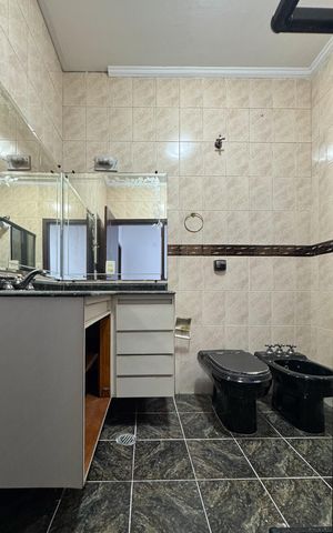 Casa à venda com 180m², 4 quartos e 1 vaga Casa à venda com 180m², 4 quartos e 1 vagaBanheiro Social