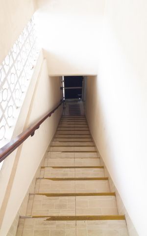 Casa à venda com 250m², 3 quartos e 6 vagas Casa à venda com 250m², 3 quartos e 6 vagasEscada
