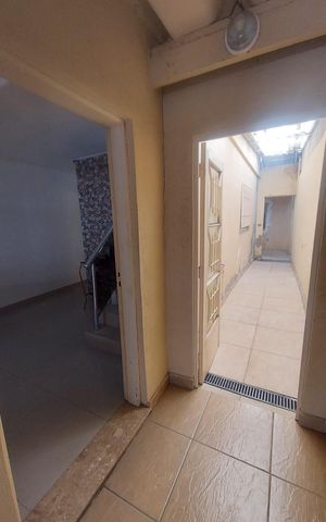 Casa à venda com 90m², 3 quartos e 2 vagas Casa à venda com 90m², 3 quartos e 2 vagasCorredor