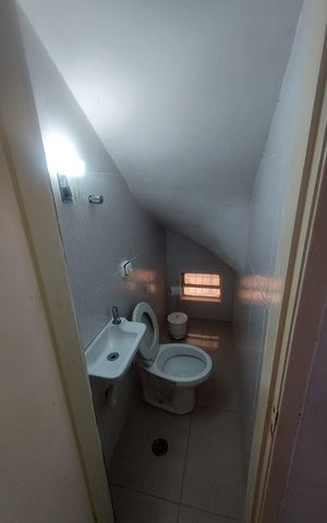 Casa à venda com 90m², 3 quartos e 2 vagas Casa à venda com 90m², 3 quartos e 2 vagasBanheiro