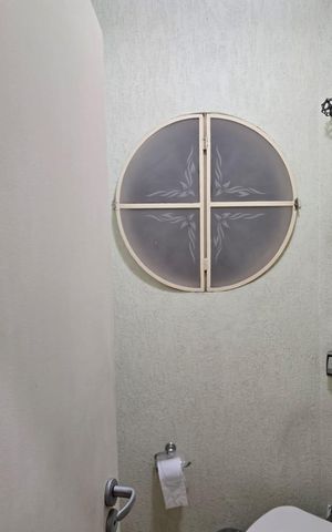 Casa à venda com 261m², 4 quartos e 2 vagas Casa à venda com 261m², 4 quartos e 2 vagasLavabo