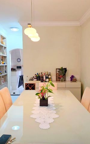 Casa à venda com 261m², 4 quartos e 2 vagas Casa à venda com 261m², 4 quartos e 2 vagasSala