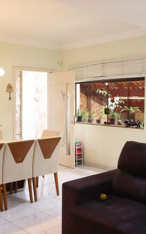 Casa à venda com 261m², 4 quartos e 2 vagasSala