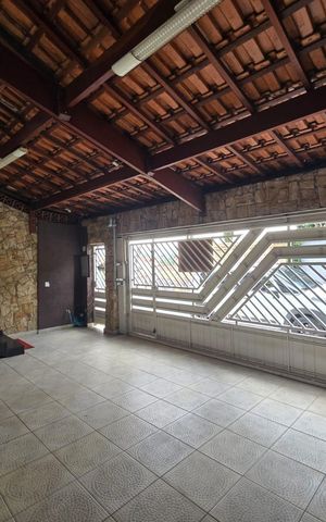 Casa à venda com 261m², 4 quartos e 2 vagas Casa à venda com 261m², 4 quartos e 2 vagasGaragem