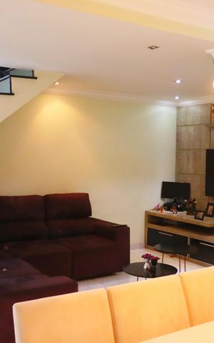 Casa à venda com 261m², 4 quartos e 2 vagasSala