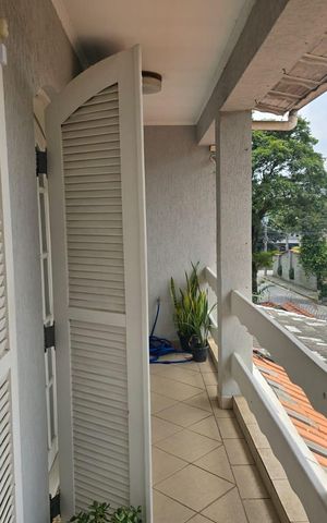 Casa à venda com 261m², 4 quartos e 2 vagas Casa à venda com 261m², 4 quartos e 2 vagasVaranda da Suíte 02 e Quarto 4