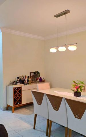 Casa à venda com 261m², 4 quartos e 2 vagas Casa à venda com 261m², 4 quartos e 2 vagasSala