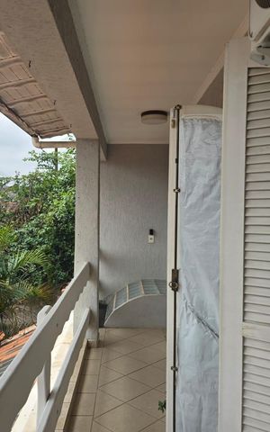 Casa à venda com 261m², 4 quartos e 2 vagas Casa à venda com 261m², 4 quartos e 2 vagasVaranda da Suíte 02 e Quarto 4
