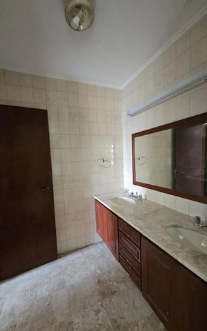 Apartamento à venda com 283m², 4 quartos e 5 vagasBanheiro 2