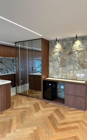 Apartamento à venda com 230m², 4 quartos e 3 vagas Apartamento à venda com 230m², 4 quartos e 3 vagasAdega