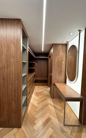 Apartamento à venda com 230m², 4 quartos e 3 vagas Apartamento à venda com 230m², 4 quartos e 3 vagasCloset