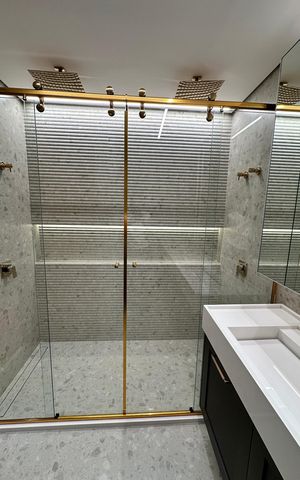 Apartamento à venda com 230m², 4 quartos e 3 vagas Apartamento à venda com 230m², 4 quartos e 3 vagasBanheiro