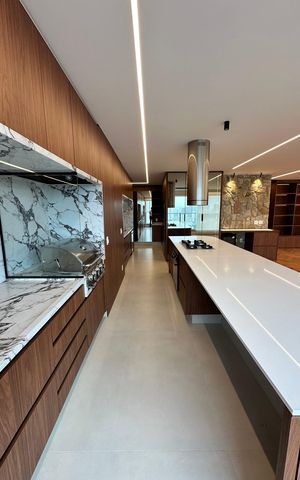 Apartamento à venda com 230m², 4 quartos e 3 vagas Apartamento à venda com 230m², 4 quartos e 3 vagasCozinha