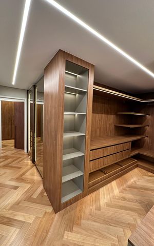 Apartamento à venda com 230m², 4 quartos e 3 vagas Apartamento à venda com 230m², 4 quartos e 3 vagasCloset