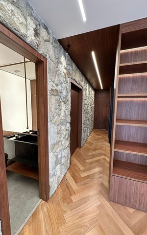 Apartamento à venda com 230m², 4 quartos e 3 vagas Apartamento à venda com 230m², 4 quartos e 3 vagasCloset