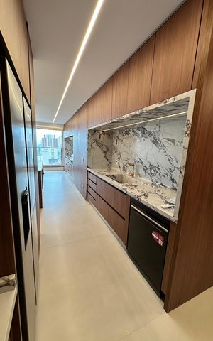 Apartamento à venda com 230m², 4 quartos e 3 vagas Apartamento à venda com 230m², 4 quartos e 3 vagasCozinha