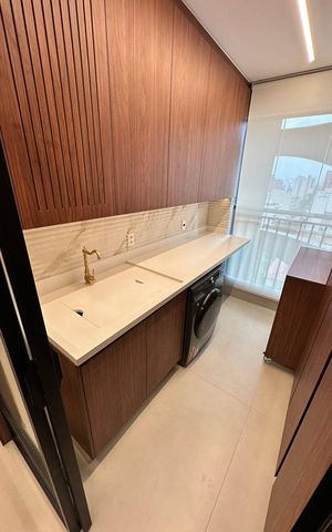 Apartamento à venda com 230m², 4 quartos e 3 vagas Apartamento à venda com 230m², 4 quartos e 3 vagasÁrea de serviço