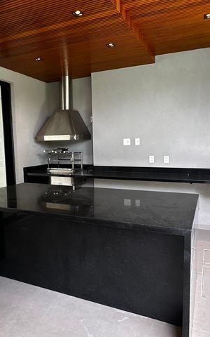 Casa de condomínio à venda com 493m², 4 quartos e 2 vagas Casa de condomínio à venda com 493m², 4 quartos e 2 vagasÁrea externa
