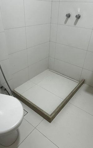 Casa de condomínio à venda com 493m², 4 quartos e 2 vagas Casa de condomínio à venda com 493m², 4 quartos e 2 vagasBanheiro de serviço