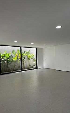 Casa de condomínio à venda com 493m², 4 quartos e 2 vagas Casa de condomínio à venda com 493m², 4 quartos e 2 vagasSala
