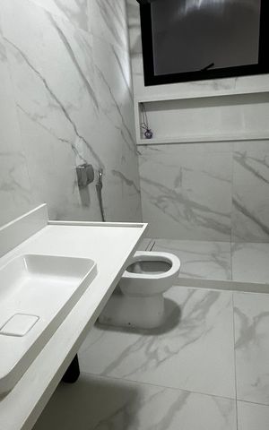 Casa de condomínio à venda com 493m², 4 quartos e 2 vagas Casa de condomínio à venda com 493m², 4 quartos e 2 vagasBanheiro do Quarto 1