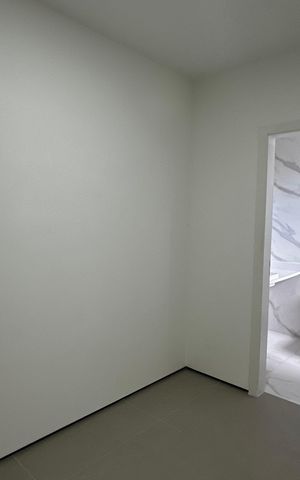 Casa de condomínio à venda com 493m², 4 quartos e 2 vagas Casa de condomínio à venda com 493m², 4 quartos e 2 vagasCloset do quarto 4