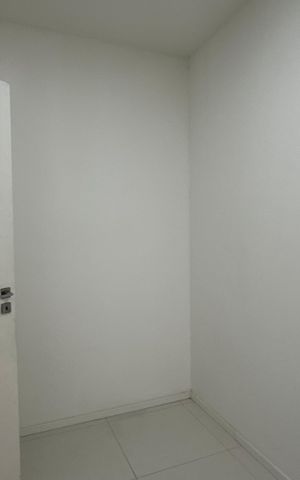 Casa de condomínio à venda com 493m², 4 quartos e 2 vagas Casa de condomínio à venda com 493m², 4 quartos e 2 vagasQuarto de Serviço