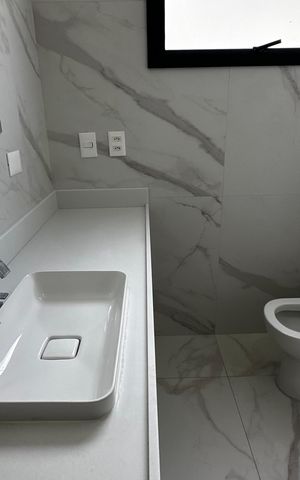 Casa de condomínio à venda com 493m², 4 quartos e 2 vagas Casa de condomínio à venda com 493m², 4 quartos e 2 vagasBanheiro do Quarto 2