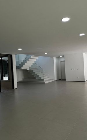 Casa de condomínio à venda com 493m², 4 quartos e 2 vagas Casa de condomínio à venda com 493m², 4 quartos e 2 vagasSala