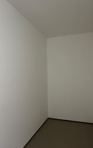 Casa de condomínio à venda com 493m², 4 quartos e 2 vagas Casa de condomínio à venda com 493m², 4 quartos e 2 vagasCloset do quarto 2