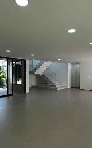 Casa de condomínio à venda com 493m², 4 quartos e 2 vagas Casa de condomínio à venda com 493m², 4 quartos e 2 vagasSala