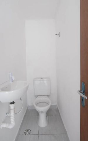 Casa de condomínio à venda com 60m², 2 quartos e 1 vagaLavabo