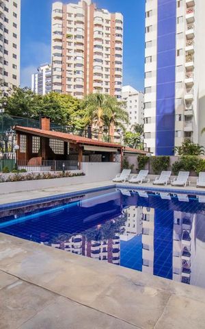 Apartamento à venda com 124m², 3 quartos e 2 vagas Apartamento à venda com 124m², 3 quartos e 2 vagasÁrea comum - Piscina